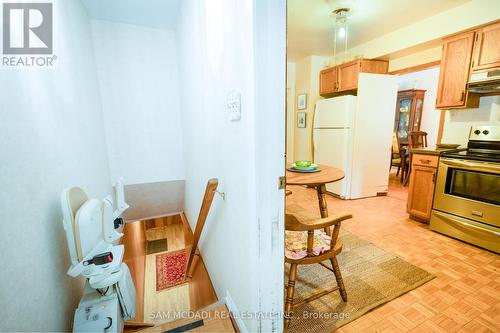 29 Hill Garden Road, Toronto, ON - Indoor Photo Showing Kitchen