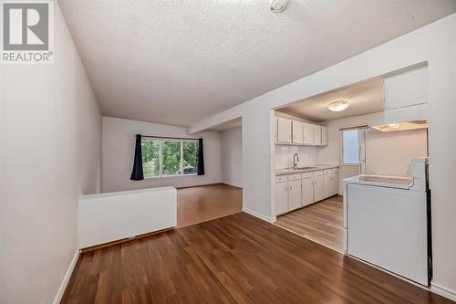 6303 Penbrooke Drive Se, Calgary, AB - Indoor Photo Showing Kitchen