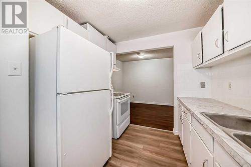 6303 Penbrooke Drive Se, Calgary, AB - Indoor Photo Showing Kitchen