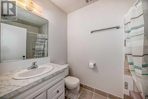 6303 Penbrooke Drive Se, Calgary, AB - Indoor Photo Showing Bathroom