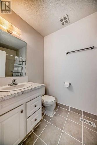 6303 Penbrooke Drive Se, Calgary, AB - Indoor Photo Showing Bathroom