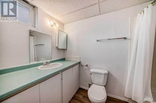 6303 Penbrooke Drive Se, Calgary, AB - Indoor Photo Showing Bathroom