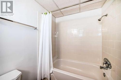 6303 Penbrooke Drive Se, Calgary, AB - Indoor Photo Showing Bathroom