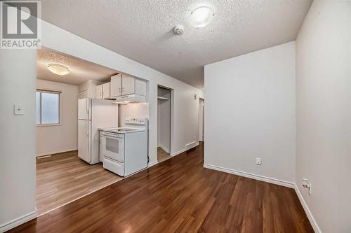 6303 Penbrooke Drive Se, Calgary, AB - Indoor Photo Showing Kitchen