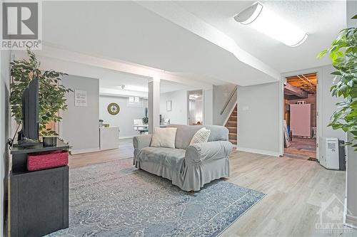 3205 Klondike Road W, Ottawa, ON - Indoor Photo Showing Living Room