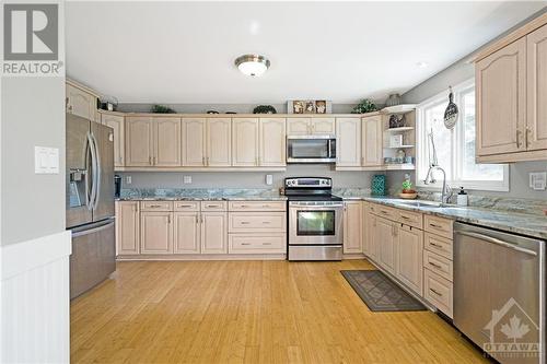 3205 Klondike Road W, Ottawa, ON - Indoor Photo Showing Kitchen