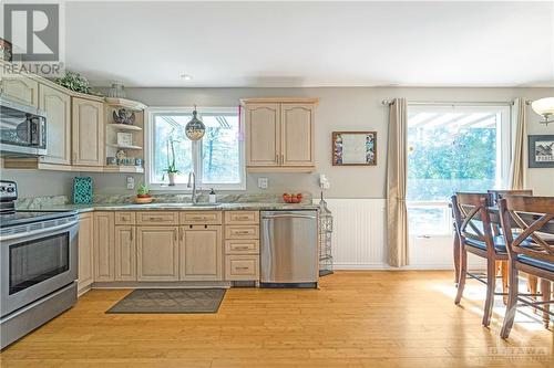 3205 Klondike Road W, Ottawa, ON - Indoor Photo Showing Kitchen