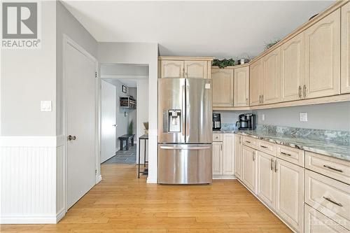 3205 Klondike Road W, Ottawa, ON - Indoor Photo Showing Kitchen