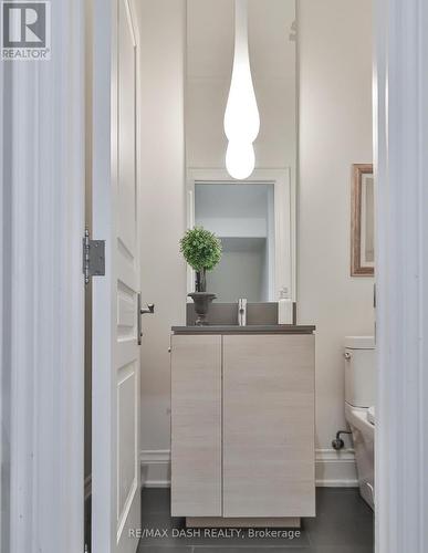 550 Deloraine Avenue, Toronto, ON - Indoor Photo Showing Bathroom