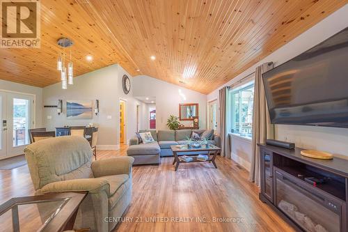 1881 4Th Line Road N, Douro-Dummer, ON - Indoor Photo Showing Living Room