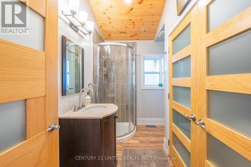 1881 4Th Line Road N, Douro-Dummer, ON - Indoor Photo Showing Bathroom