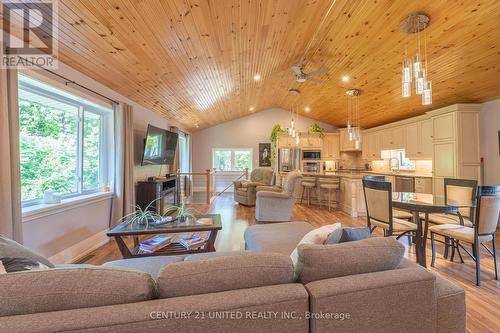 1881 4Th Line Road N, Douro-Dummer, ON - Indoor Photo Showing Living Room