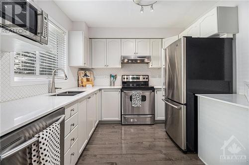 127 Wharhol Private, Ottawa, ON - Indoor Photo Showing Kitchen With Double Sink