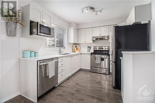 127 Wharhol Private, Ottawa, ON - Indoor Photo Showing Kitchen