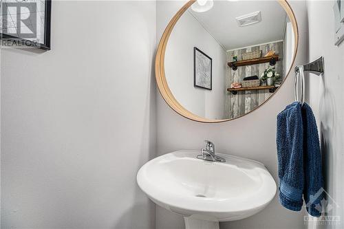 127 Wharhol Private, Ottawa, ON - Indoor Photo Showing Bathroom