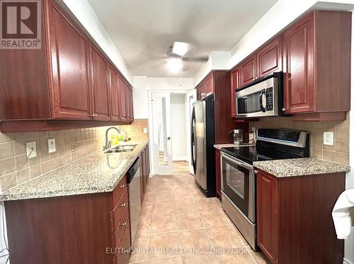 812 - 15 Greenview Avenue, Toronto, ON - Indoor Photo Showing Kitchen With Upgraded Kitchen