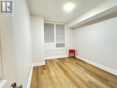 812 - 15 Greenview Avenue, Toronto, ON - Indoor Photo Showing Other Room