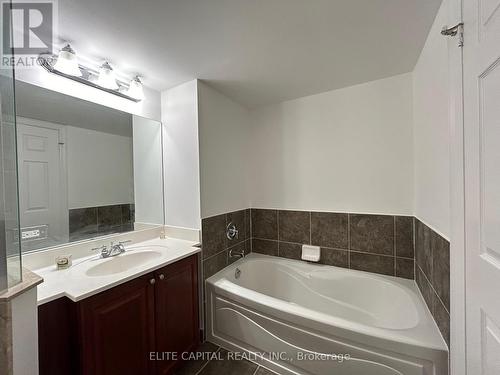 812 - 15 Greenview Avenue, Toronto, ON - Indoor Photo Showing Bathroom