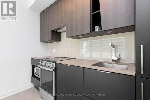 3900 Confederation Parkway, Mississauga (City Centre), ON - Indoor Photo Showing Kitchen