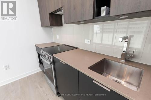 3900 Confederation Parkway, Mississauga (City Centre), ON - Indoor Photo Showing Kitchen