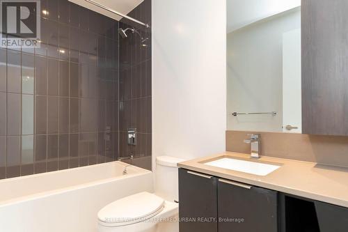 3900 Confederation Parkway, Mississauga (City Centre), ON - Indoor Photo Showing Bathroom