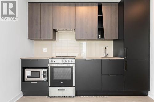 3900 Confederation Parkway, Mississauga, ON - Indoor Photo Showing Kitchen