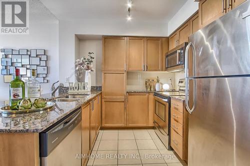 534 - 36 Via Bagnato Avenue, Toronto, ON - Indoor Photo Showing Kitchen With Stainless Steel Kitchen With Double Sink