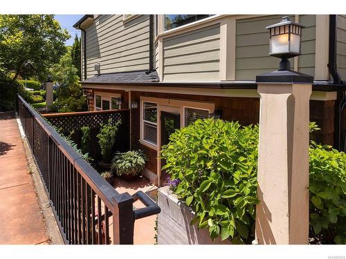 2-1146 Richardson St, Victoria, BC - Outdoor