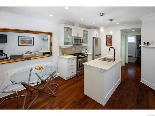 2-1146 Richardson St, Victoria, BC - Indoor Photo Showing Kitchen With Double Sink With Upgraded Kitchen