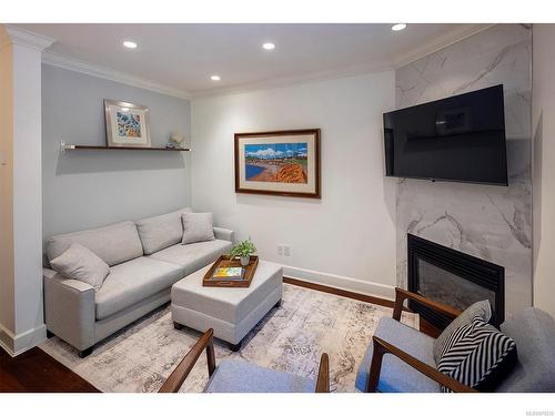 2-1146 Richardson St, Victoria, BC - Indoor Photo Showing Living Room With Fireplace