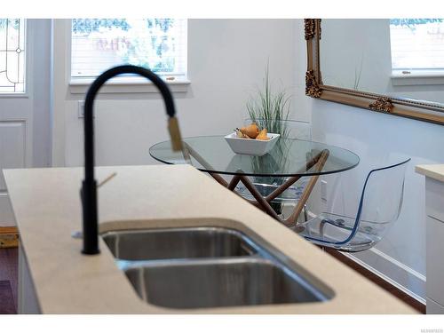 2-1146 Richardson St, Victoria, BC - Indoor Photo Showing Kitchen With Double Sink