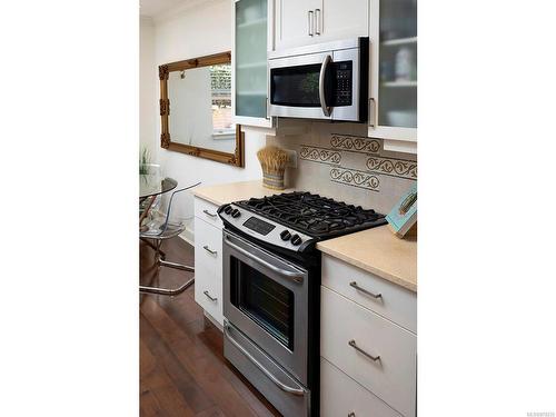 2-1146 Richardson St, Victoria, BC - Indoor Photo Showing Kitchen