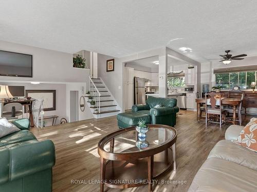 5 Nordic Pl, Toronto, ON - Indoor Photo Showing Living Room