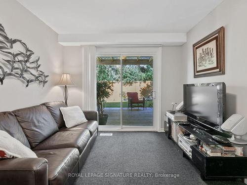 5 Nordic Pl, Toronto, ON - Indoor Photo Showing Living Room