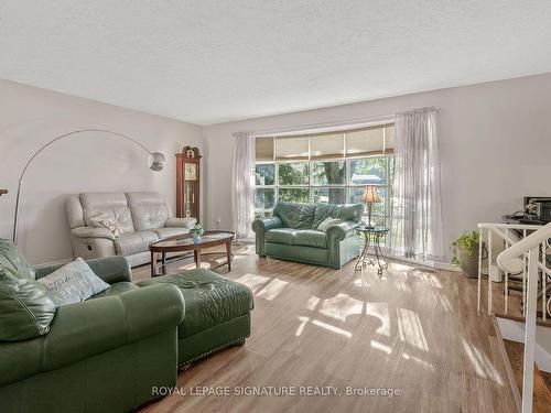 5 Nordic Pl, Toronto, ON - Indoor Photo Showing Living Room