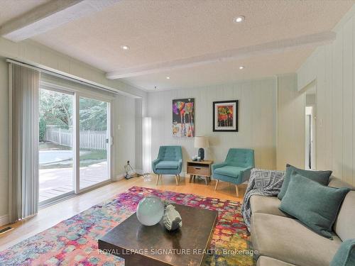 2946 Dancer Crt, Mississauga, ON - Indoor Photo Showing Living Room