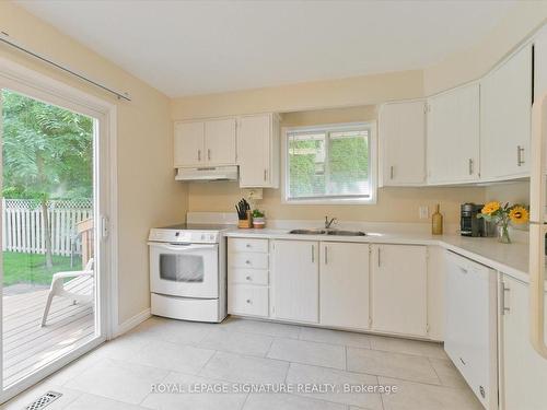 2946 Dancer Crt, Mississauga, ON - Indoor Photo Showing Kitchen With Double Sink