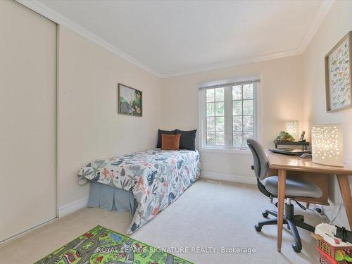 2946 Dancer Crt, Mississauga, ON - Indoor Photo Showing Bedroom