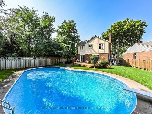 2946 Dancer Crt, Mississauga, ON - Outdoor With In Ground Pool With Backyard