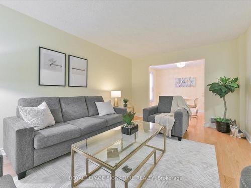 2946 Dancer Crt, Mississauga, ON - Indoor Photo Showing Living Room