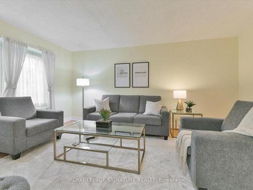 2946 Dancer Crt, Mississauga, ON - Indoor Photo Showing Living Room