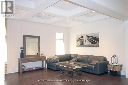 25 Fanning Mills Circle, Vaughan, ON - Indoor Photo Showing Living Room