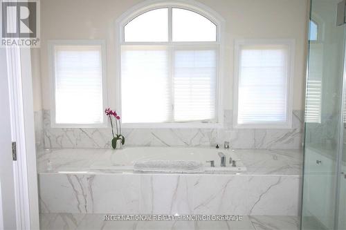 25 Fanning Mills Circle, Vaughan, ON - Indoor Photo Showing Bathroom