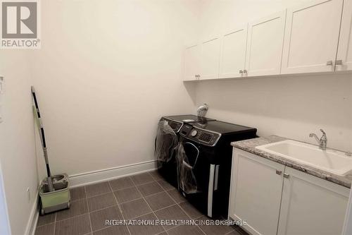 25 Fanning Mills Circle, Vaughan, ON - Indoor Photo Showing Laundry Room