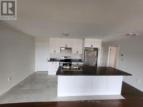 1 - 140 Nottingham Road, Barrie, ON - Indoor Photo Showing Kitchen With Double Sink