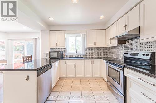 395 River Oaks Boulevard W, Oakville, ON - Indoor Photo Showing Kitchen With Upgraded Kitchen