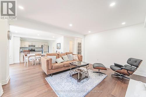 395 River Oaks Boulevard W, Oakville, ON - Indoor Photo Showing Living Room