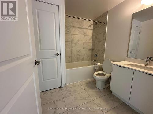 609W - 202 Burnhamthorpe Road E, Mississauga, ON - Indoor Photo Showing Bathroom