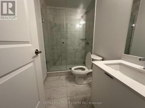 609W - 202 Burnhamthorpe Road E, Mississauga, ON - Indoor Photo Showing Bathroom