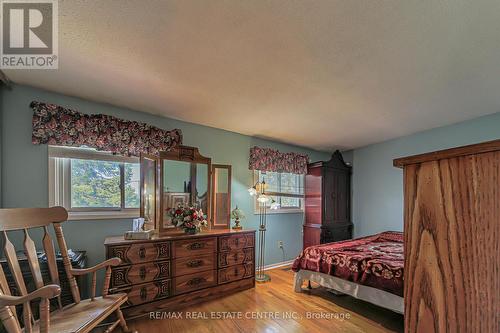 54 Outlook Garden Boulevard, Toronto (Rockcliffe-Smythe), ON - Indoor Photo Showing Bedroom